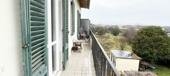 2 rooms Apartment in Florence, Italy No. 38888 2