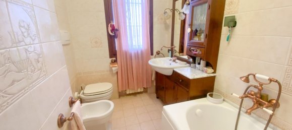 3-salle Appartement à Cavriago, Italy No. 195730 8