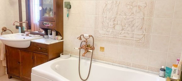 3-salle Appartement à Cavriago, Italy No. 195730 10