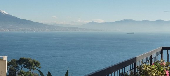 5 rooms Apartment in Naples, Italy No. 32011 2