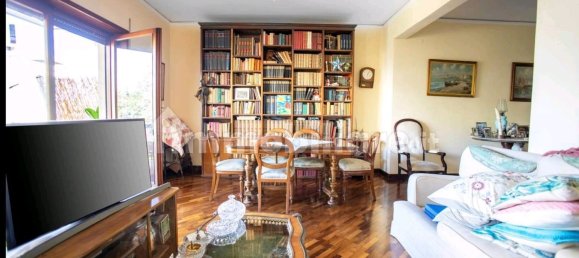 5 rooms Apartment in Naples, Italy No. 32011 9