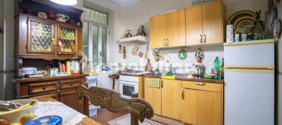 5 rooms Apartment in Naples, Italy No. 32011 5