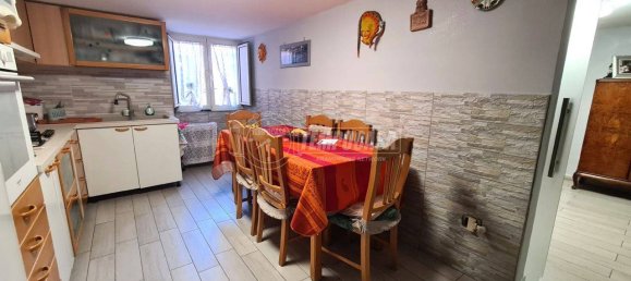 3 Schlafzimmer Wohnung in Naples, Italy, Nr. 14059 2
