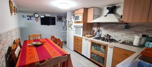 3 Schlafzimmer Wohnung in Naples, Italy, Nr. 14059 3