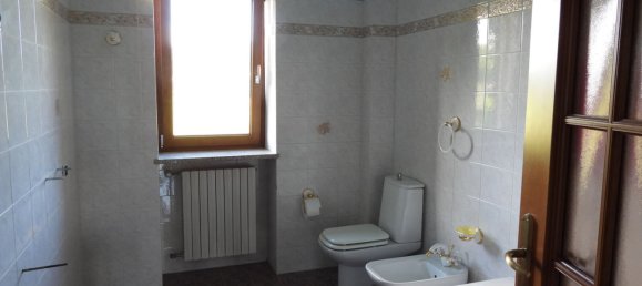 Ático de 4 dormitorios en Borgomanero, Italy No. 358076 12