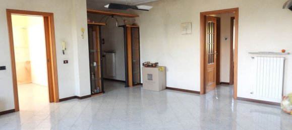 Ático de 4 dormitorios en Borgomanero, Italy No. 358076 3