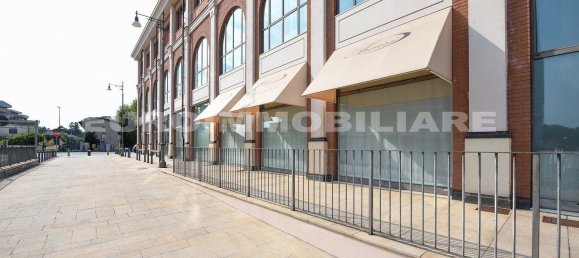 7غرفة عقار تجاري في Brescia, Italy رقم 69132 4