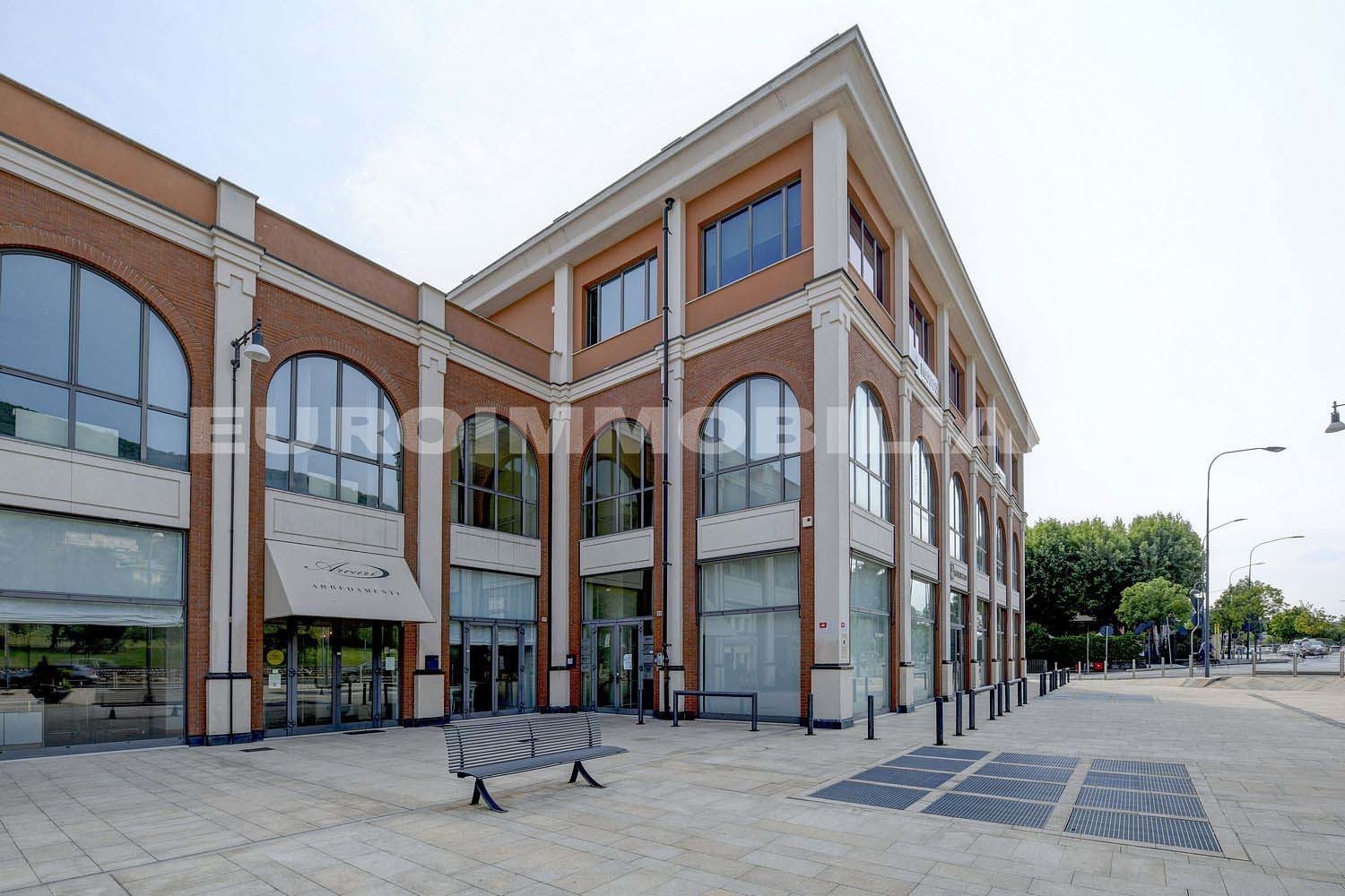 7غرفة عقار تجاري في Brescia, Italy رقم 69132