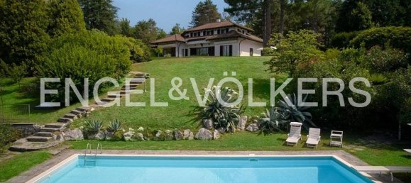 6 bedrooms Villa in Luvinate, Italy No. 296848 2