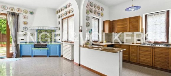 6 bedrooms Villa in Luvinate, Italy No. 296848 19