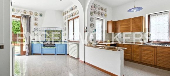 6 bedrooms Villa in Luvinate, Italy No. 296848 22