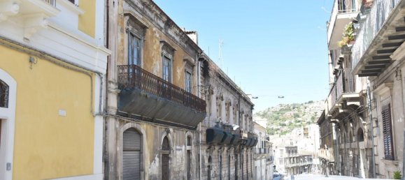Casa de 3 habitaciónes en Modica, Italy No. 2061 2