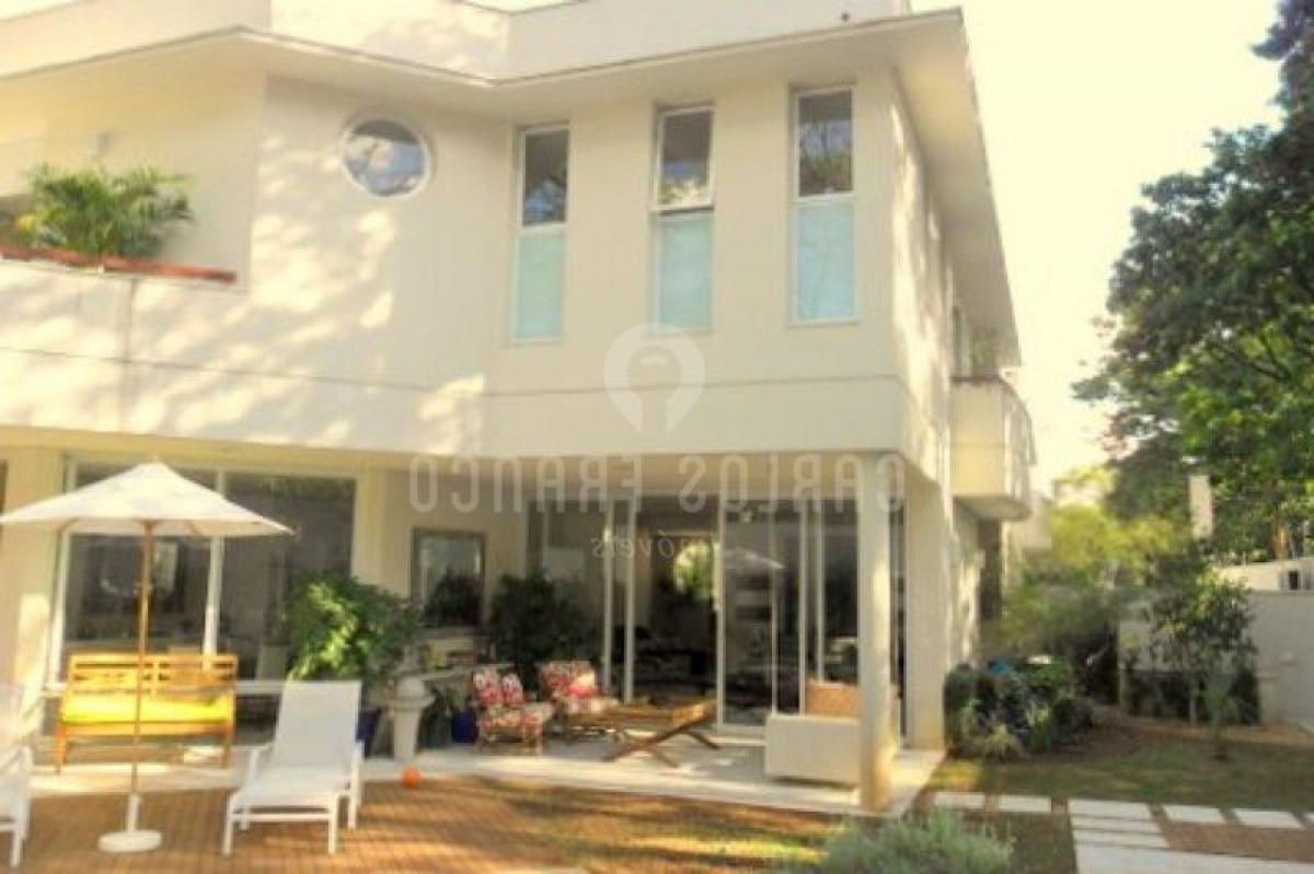 Casa de 4 dormitorios en Sao Paulo, Brazil No. 594066