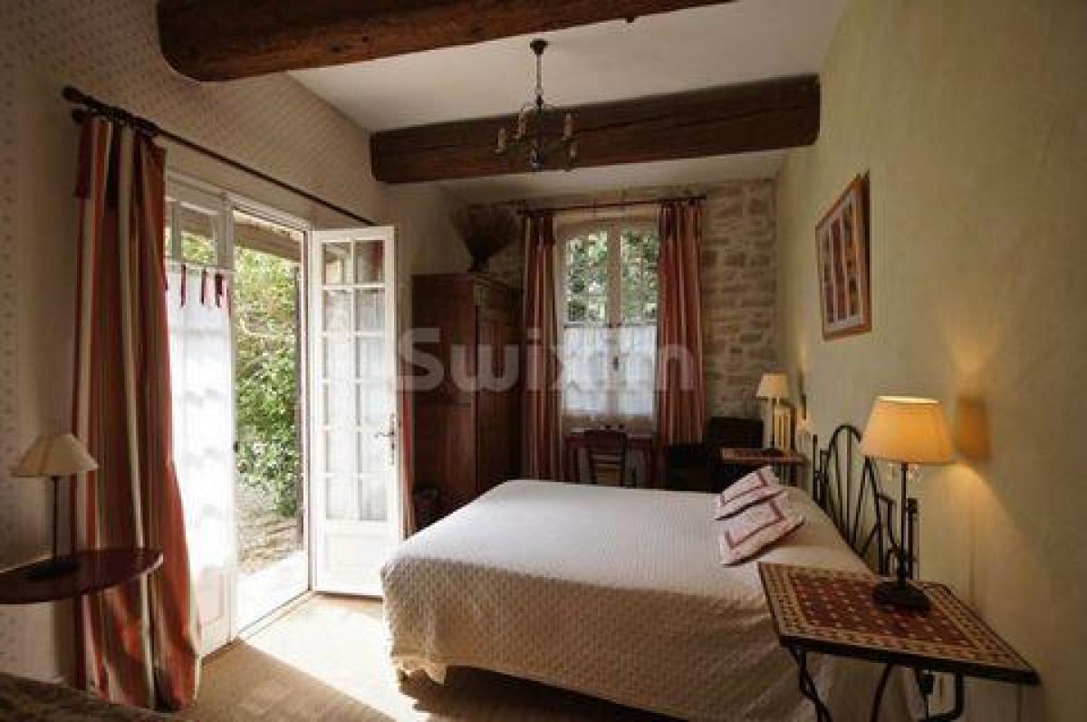 15 bedrooms Shop in Graveson, France No. 18744