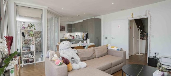 3 bedrooms Apartment in London, United Kingdom No. 10972 2