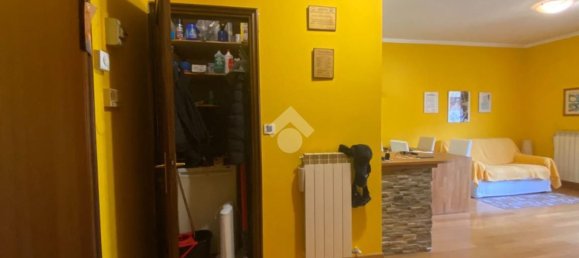 3-salle Appartement à Casella, Italy No. 90349 6