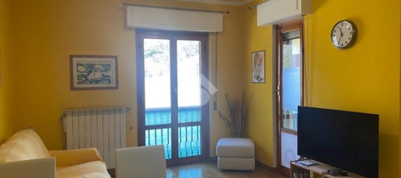 3-salle Appartement à Casella, Italy No. 90349 25