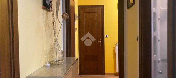 3-salle Appartement à Casella, Italy No. 90349 10