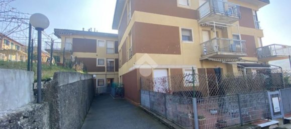 3-salle Appartement à Casella, Italy No. 90349 2