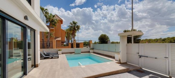 4 bedrooms House in San Miguel de Salinas, Spain No. 188356 3