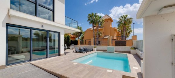 4 bedrooms House in San Miguel de Salinas, Spain No. 188356 2