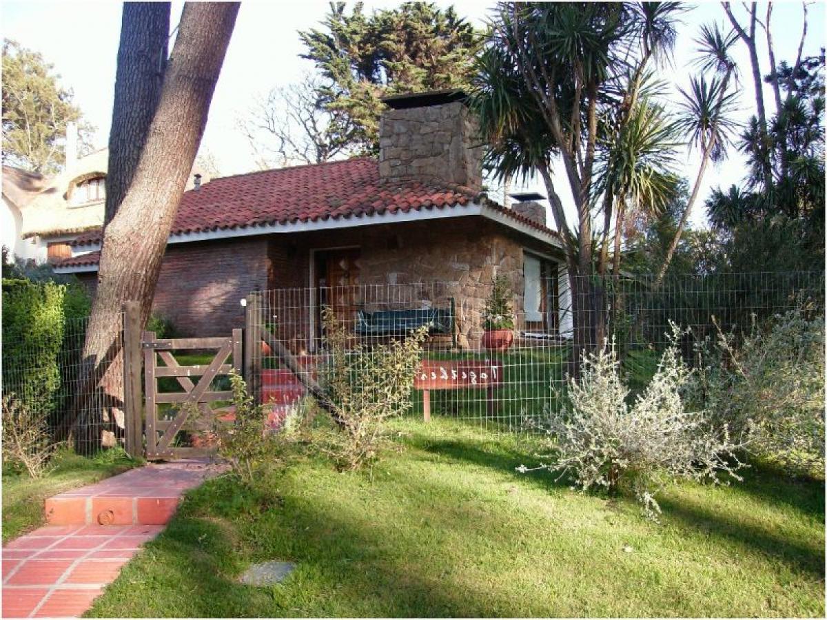 3 bedrooms House in Maldonado, Uruguay No. 8218