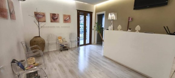 Apartamento de 3 dormitorios en Catania, Italy No. 325467 2