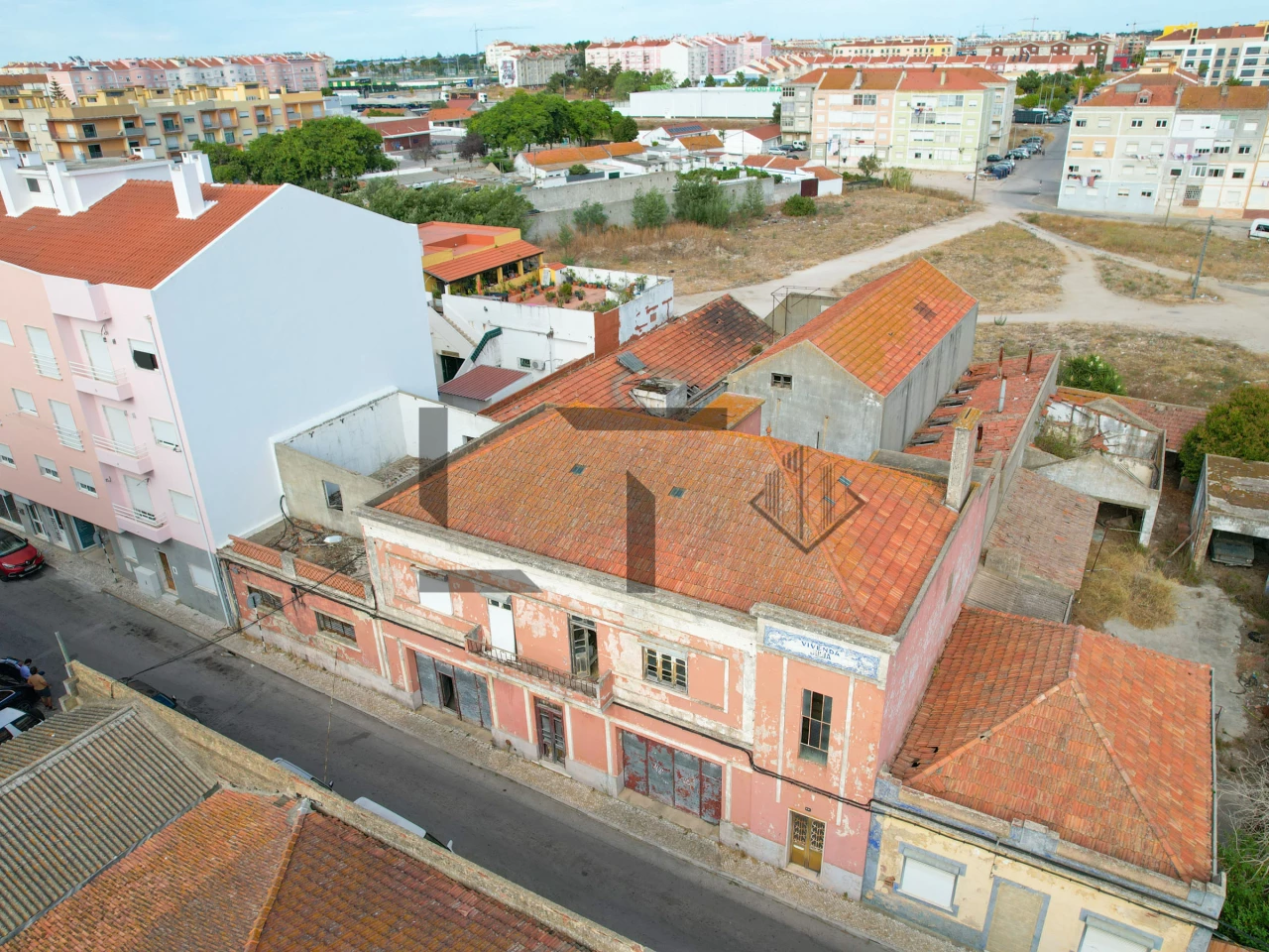 1036m² Building in Montijo, Portugal No. 331937