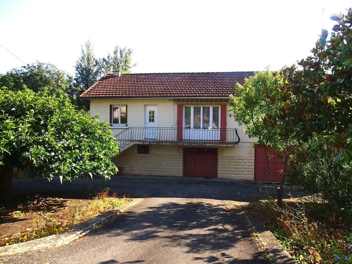 Casa de 3 dormitorios en Mussidan, France No. 305421