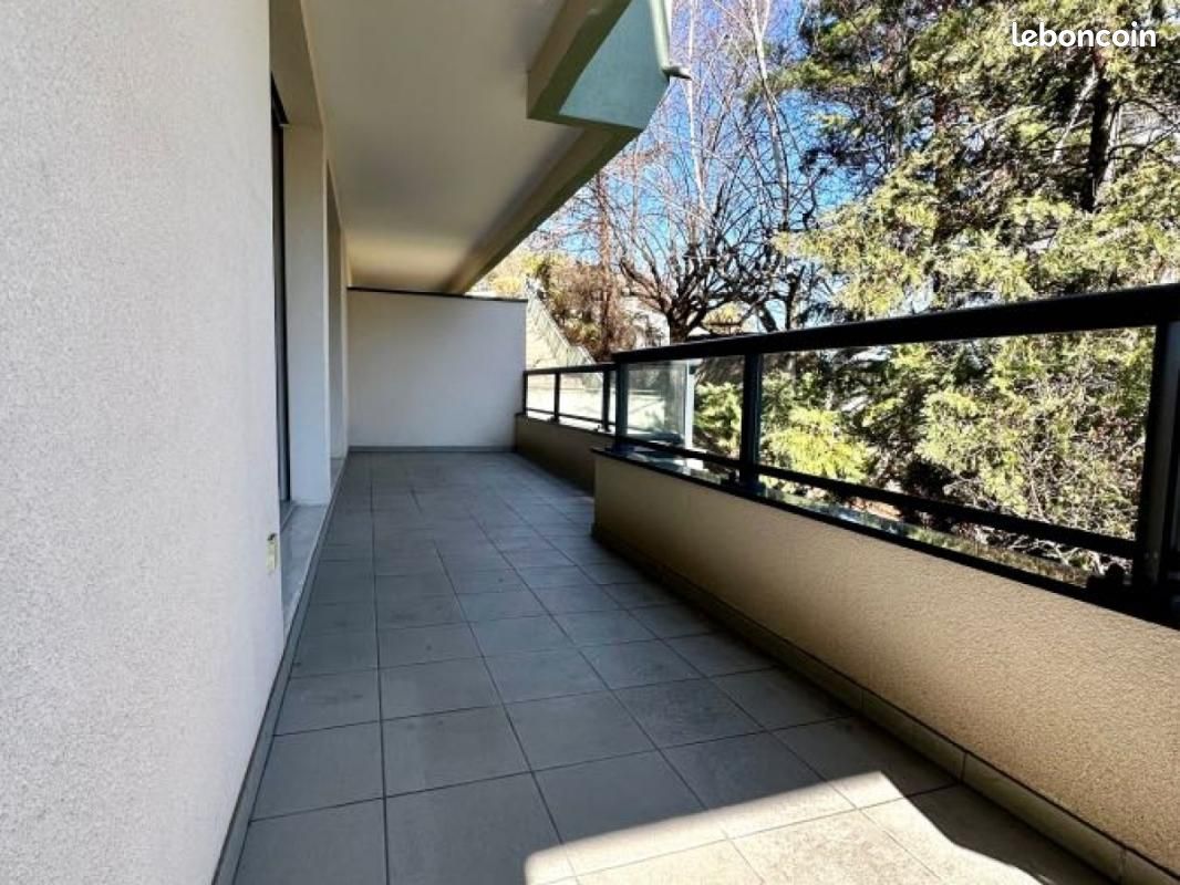 2 bedrooms Apartment in Clermont-Ferrand, France No. 207780