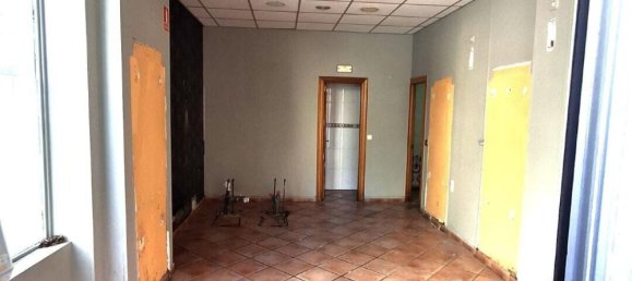 44m² Commercial property in Zaragoza, Spain No. 146328 12