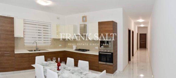 Квартира с 3 спальнями в Марсашлокк, Мальта № 11056 4