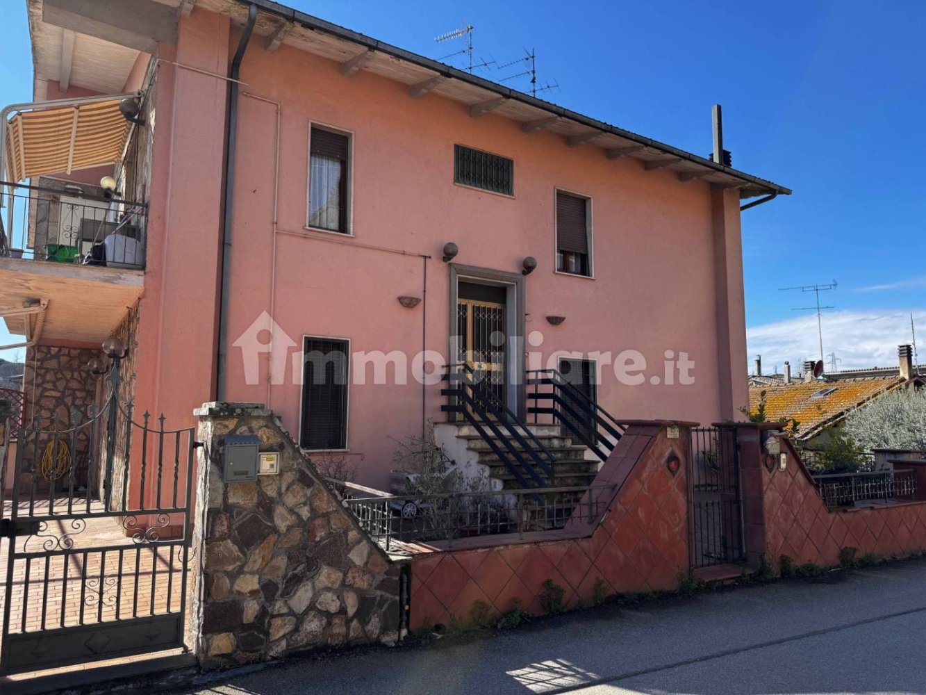 3 Schlafzimmer Wohnung in Capranica, Italy, Nr. 227815