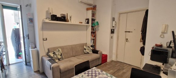 2 Schlafzimmer Wohnung in Naples, Italy, Nr. 376767 3