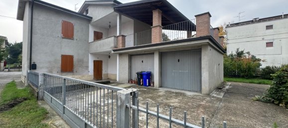 6-Zimmer Haus in Medesano, Italy, Nr. 157739 2
