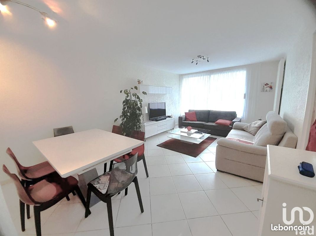 4-salle Appartement à Amiens, France No. 238921