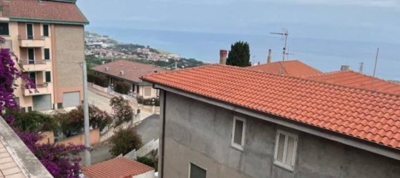 Квартира с 4 комнатами в Пиццо, Италия № 107309 2