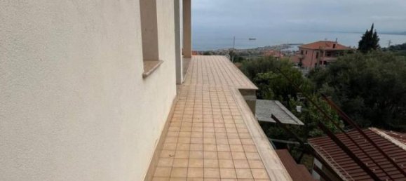 Квартира с 4 комнатами в Пиццо, Италия № 107309 14