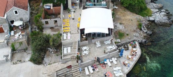 7 bedrooms Land in Tivat, Montenegro No. 138 4