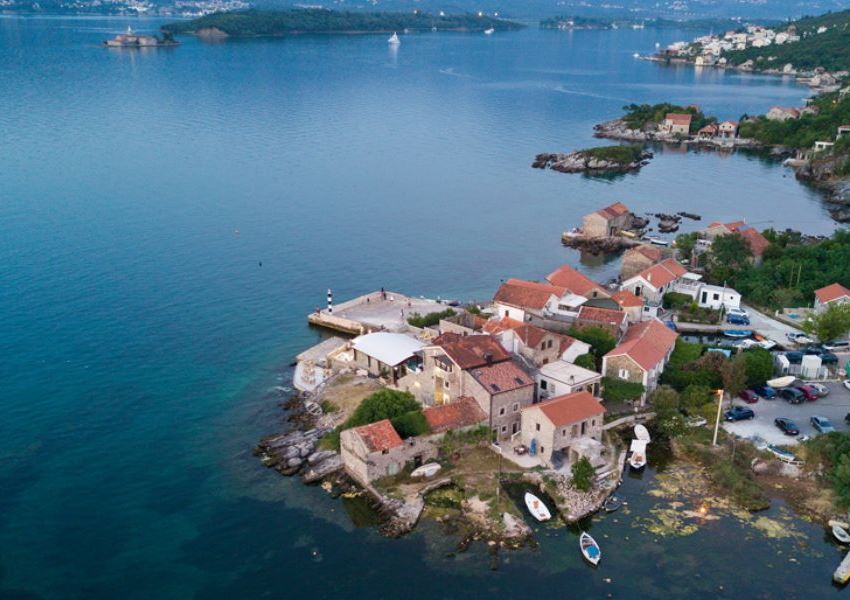 7 bedrooms Land in Tivat, Montenegro No. 138