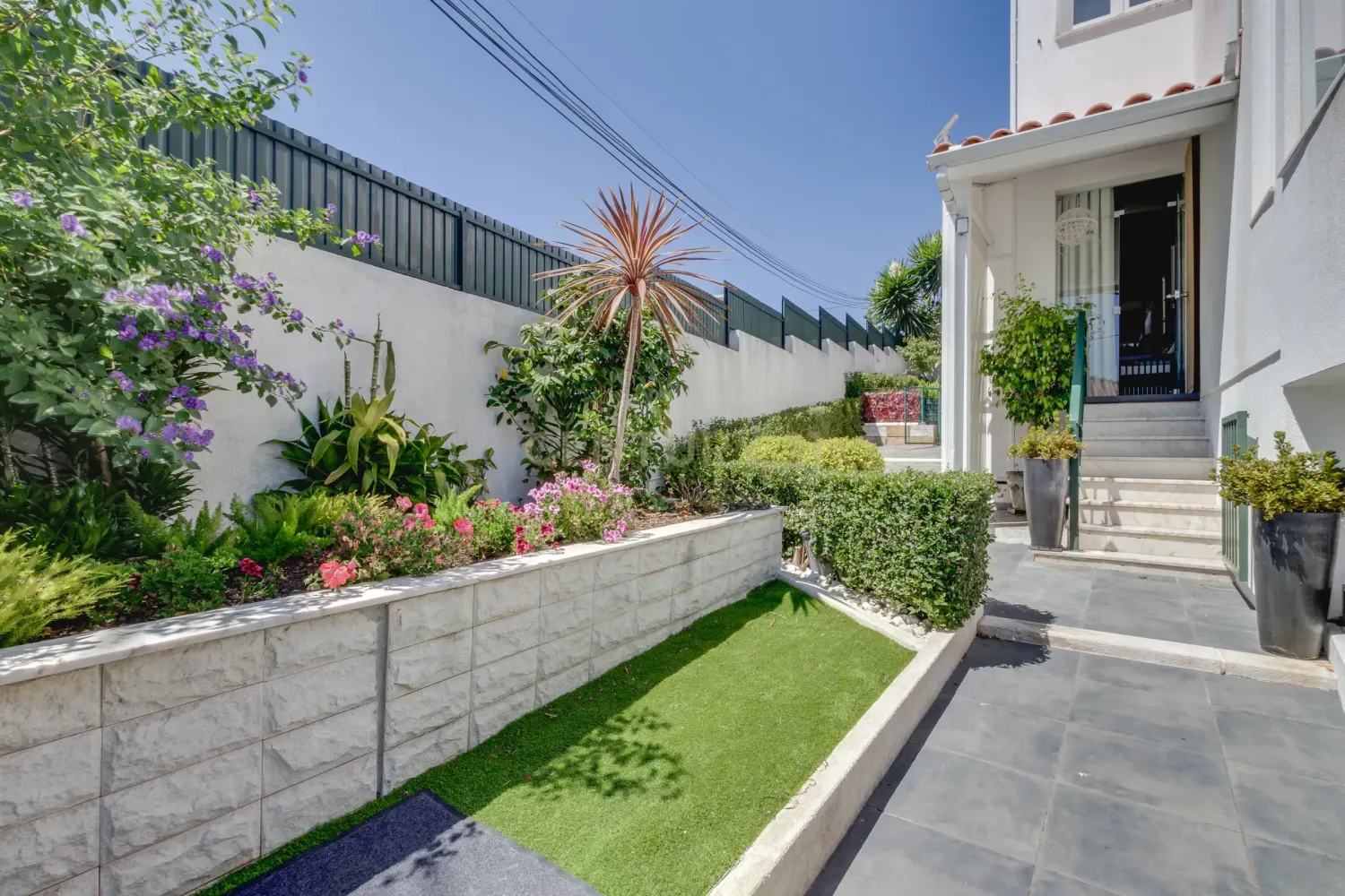 4 bedrooms Villa in Rio de Mouro, Portugal No. 309034