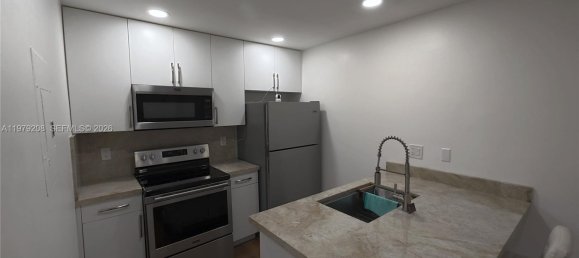 2 chambres propriété commerciale à louer à Miami, Miami-Dade, Florida, USA № 615508 8