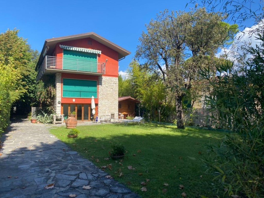 4 bedrooms Villa in Forte dei Marmi, Italy No. 353434