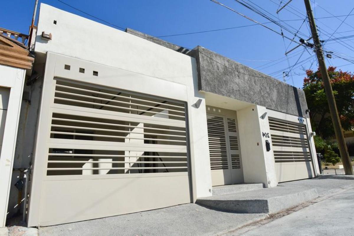 3 bedrooms House in Nuevo Leon, Mexico No. 169905