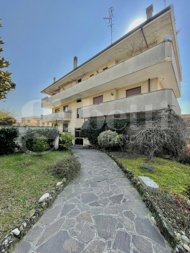 6 Schlafzimmer Penthouse in Senago, Italy, Nr. 56502