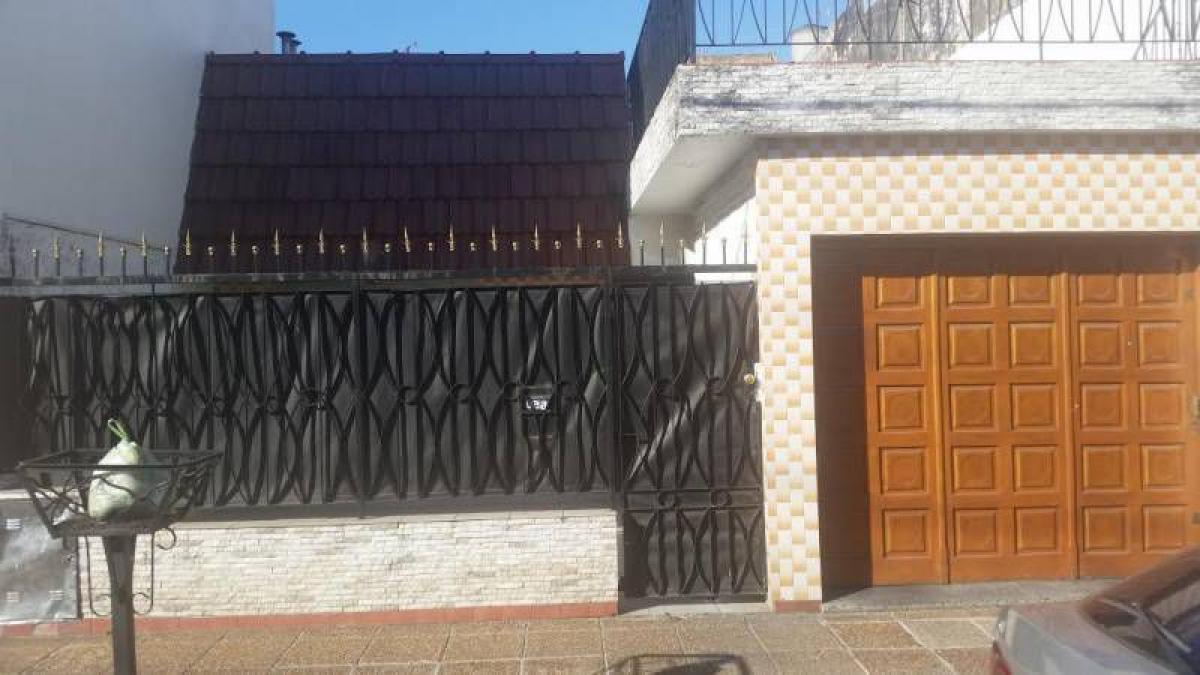 2 bedrooms House in Lanus, Argentina No. 9449