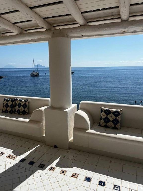 3 bedrooms Villa in Santa Marina Salina, Italy No. 334983