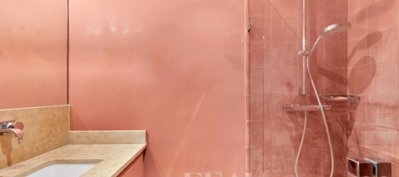 Apartamento de 2 dormitorios en Paris, France No. 180954 17