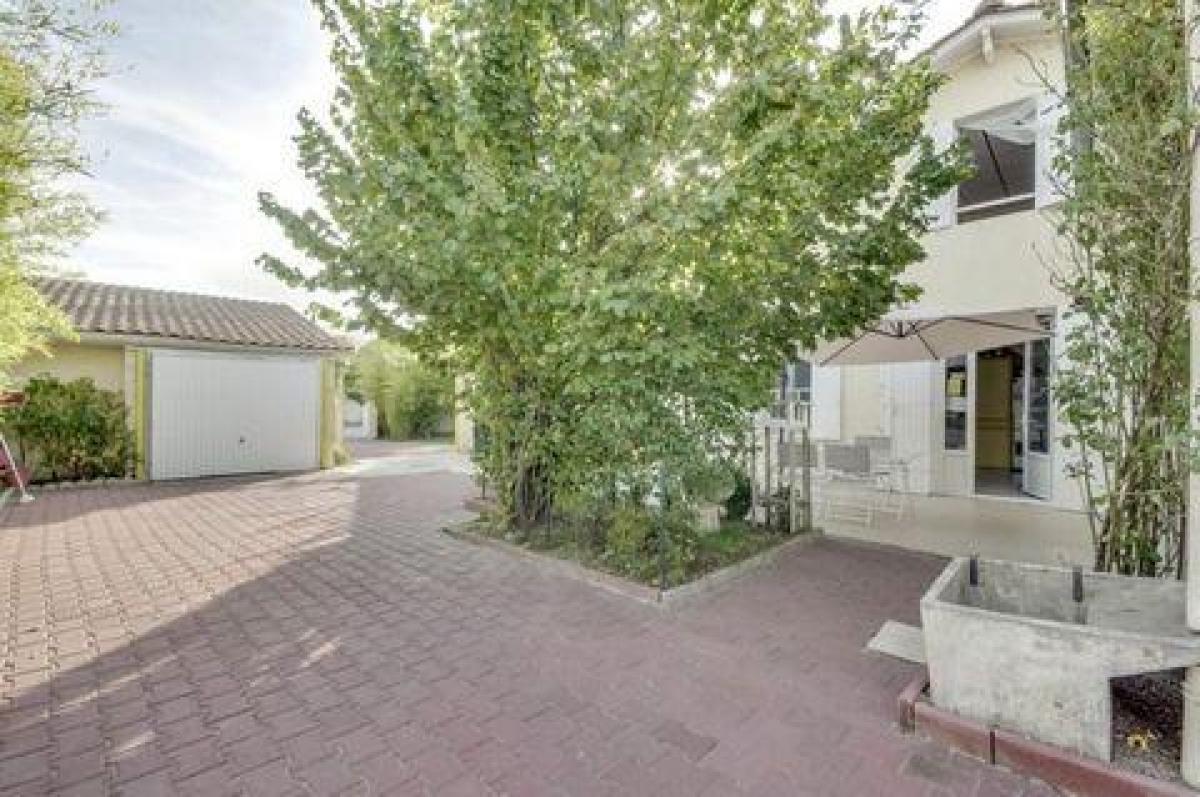 Casa de 3 dormitorios en Coutras, France No. 4937