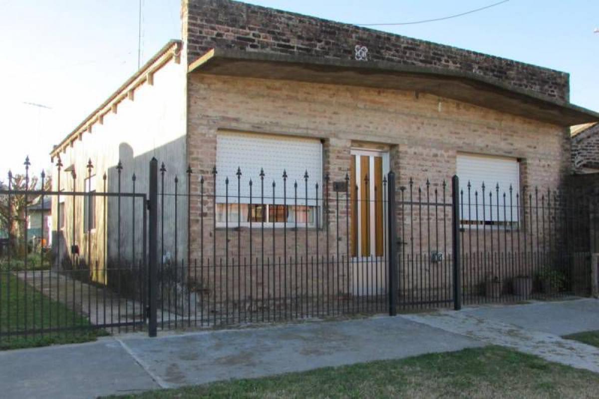 2 bedrooms House in Lobos, Argentina No. 20211